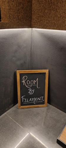 Filament Bar, Baner